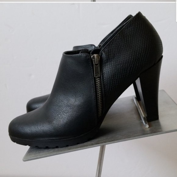 Whitemt. Black Booties Ankle Boots 
NWOT! Size 9.5 - Picture 5 of 8